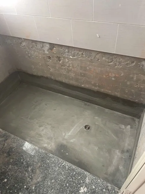 Chống thấm sàn và chân tường phòng tắm