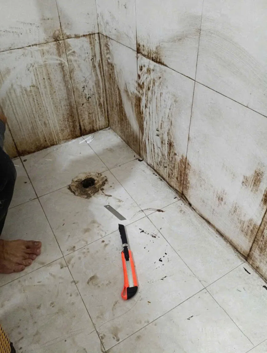 Bảo trì, sửa chữa phòng tắm khách sạn – Trước