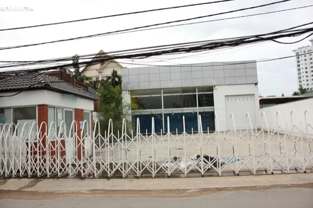 Cải tạo nhà xưởng thành showroom – Trước