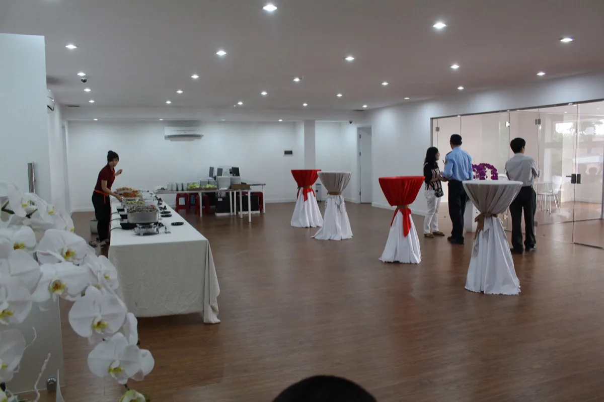 Cải tạo nhà xưởng thành showroom – ảnh thi công 6