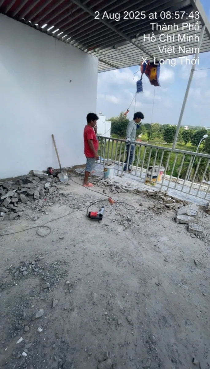 Cải tạo, chống thấm sân thượng nhà phố tại Long Thới – ảnh thi công 1