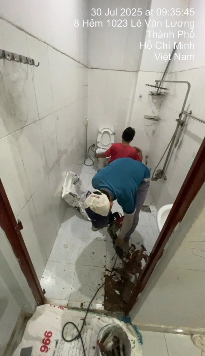 Cải tạo nhà vệ sinh nhà phố đường Lê Văn Lương – Trước