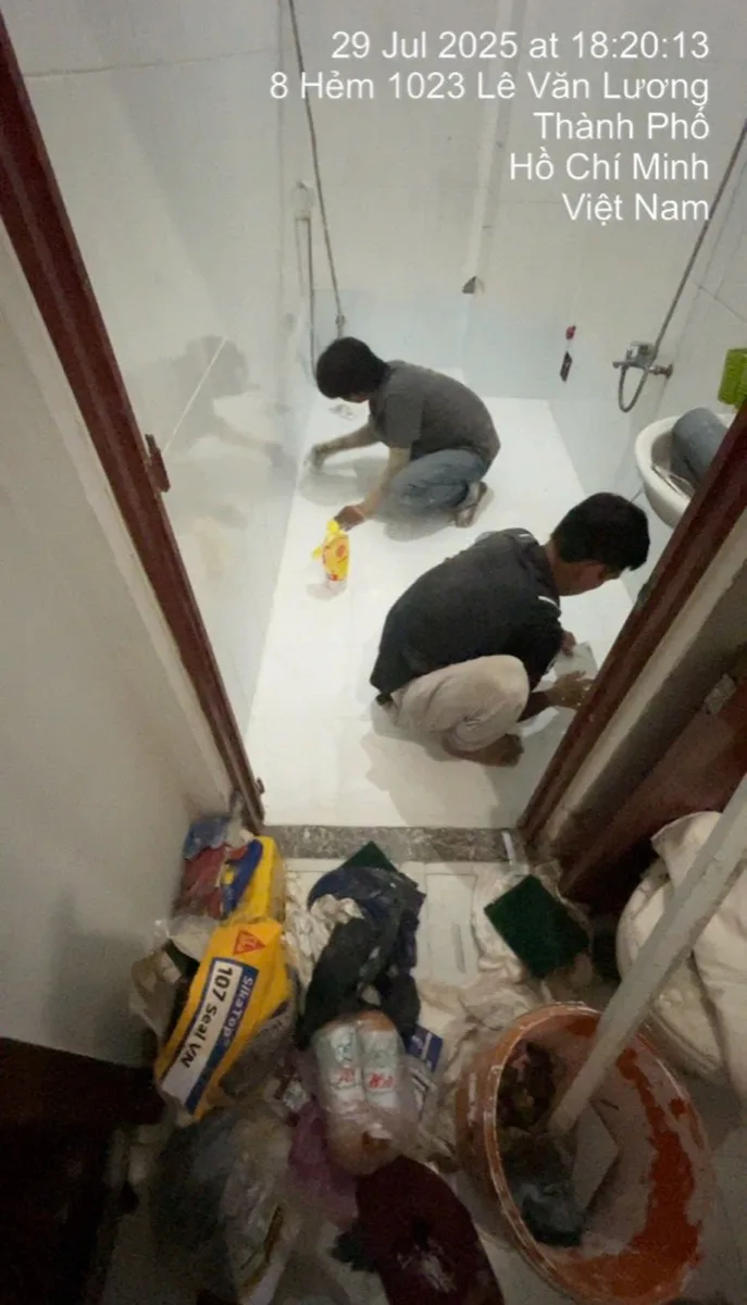 Cải tạo nhà vệ sinh nhà phố đường Lê Văn Lương – ảnh thi công 4