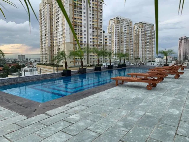 Hồ bơi và sân vườn do TDArchitects thực hiện