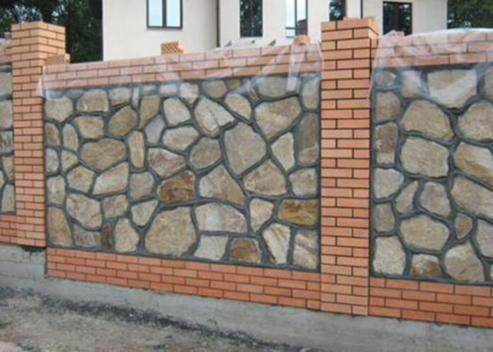 Hàng rào gạch kết hợp bê tông