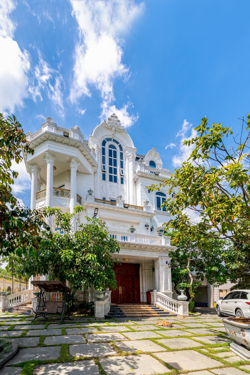 Biệt thự cổ điển - ảnh 2