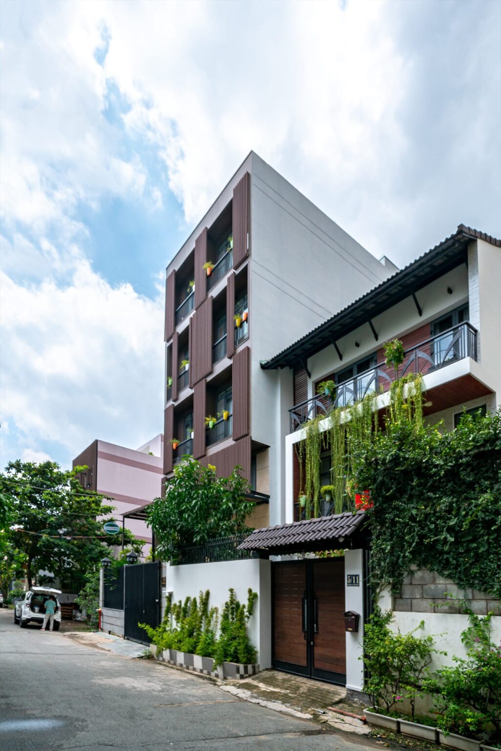 Căn hộ dịch vụ 10×26m tại Thảo Điền - góc nhìn bên hông