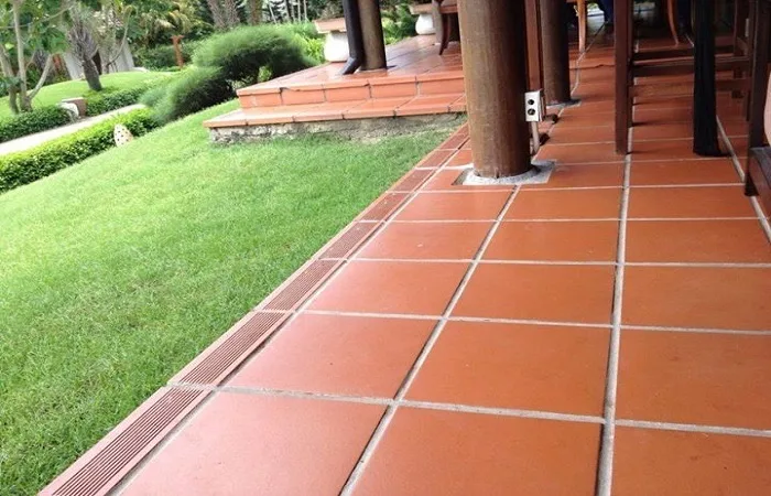 Gạch tàu là loại gạch hoàn thiện thường được sử dụng nhiều