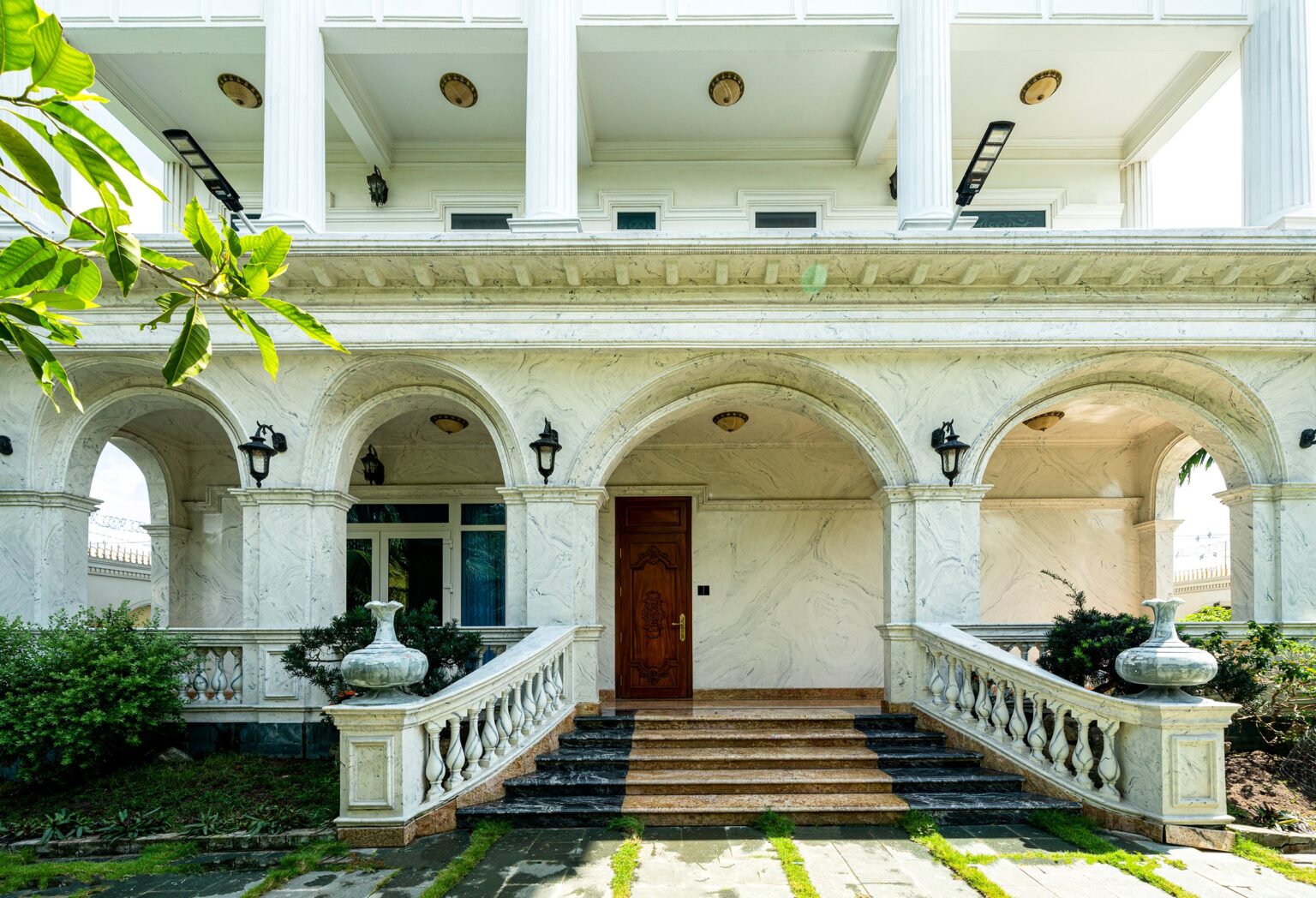 Thiết kế thi công biệt thự tân cổ điển 4 tầng Trung Castle Hóc Môn – Hóc Môn, TP.HCM