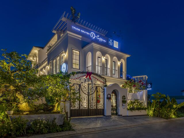 Thiết kế biệt thự kết hợp cafe Trung Nguyên E-Coffee phong cách Địa Trung Hải