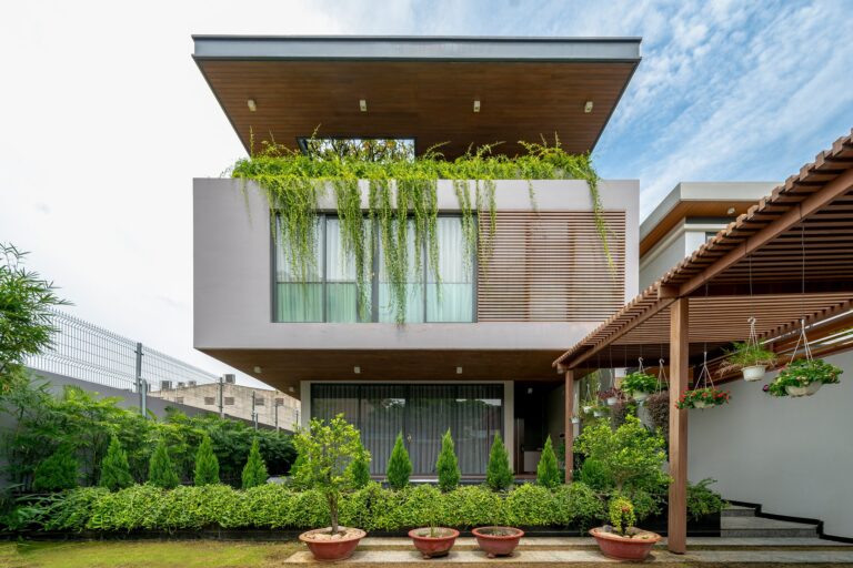 Thiết kế thi công biệt thự hiện đại nhiệt đới 3 tầng Duyet Villa Biên Hòa