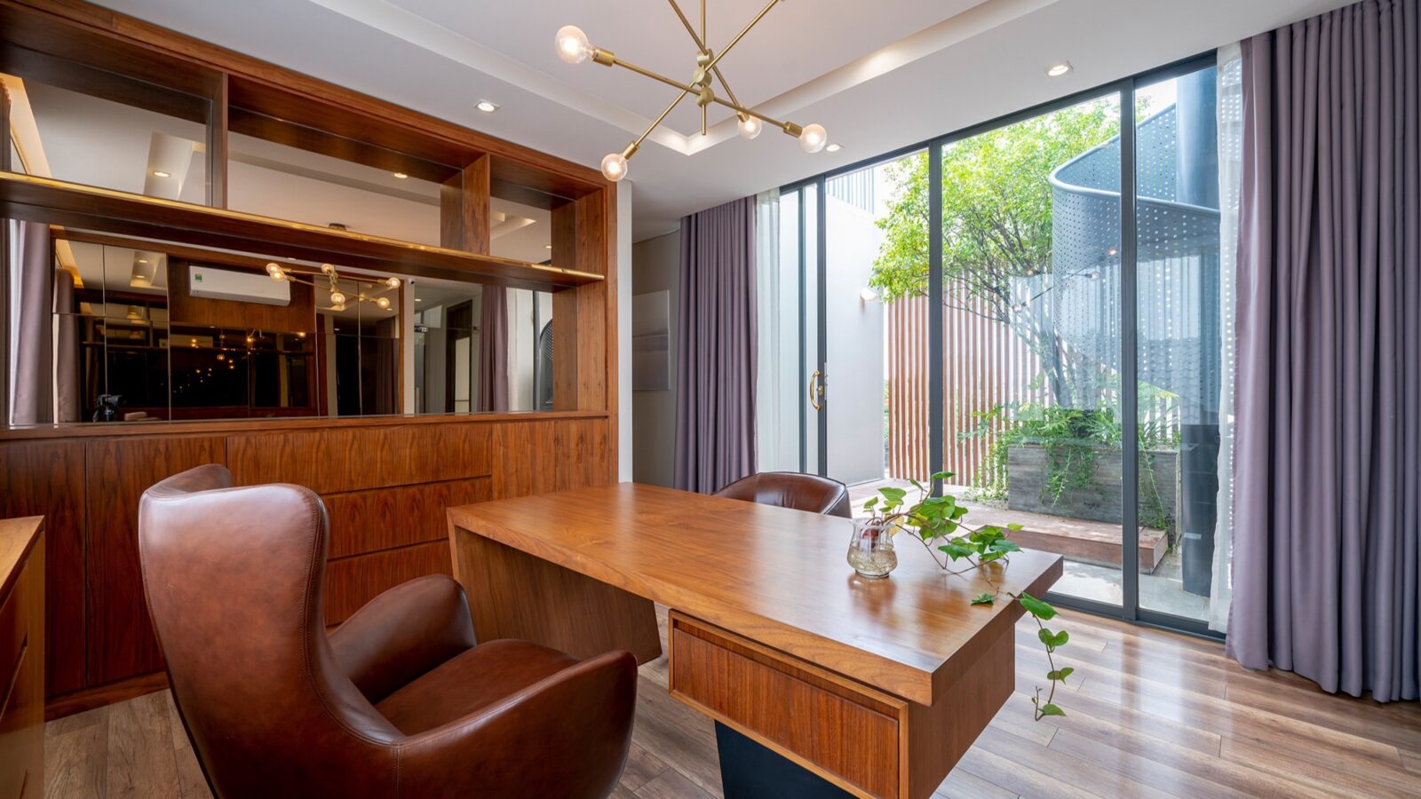 Thiết kế thi công biệt thự hiện đại nhiệt đới 3 tầng Duyet Villa Biên Hòa - phòng làm việc gỗ