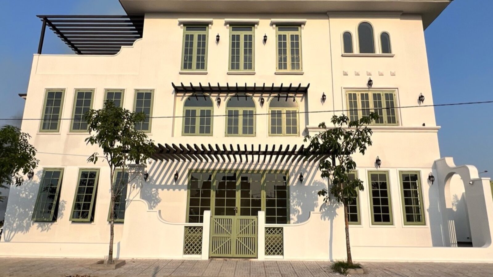 Thiết kế thi công biệt thự tân cổ điển 3 tầng D1 Villa Địa Trung Hải