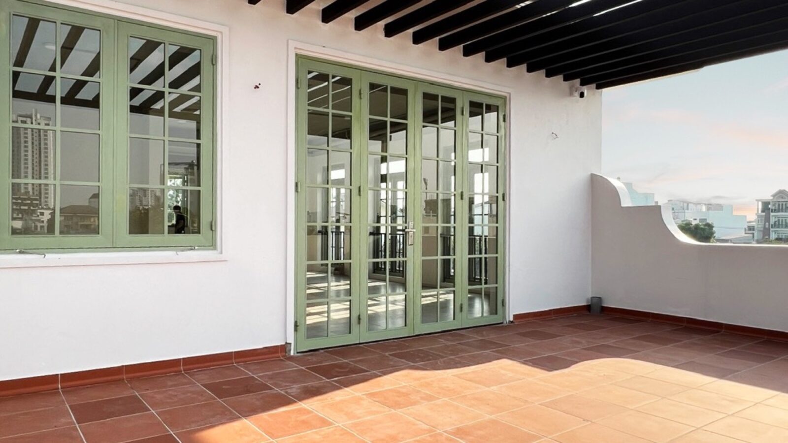 Thiết kế thi công biệt thự tân cổ điển 3 tầng D1 Villa Địa Trung Hải - hiên tầng thượng