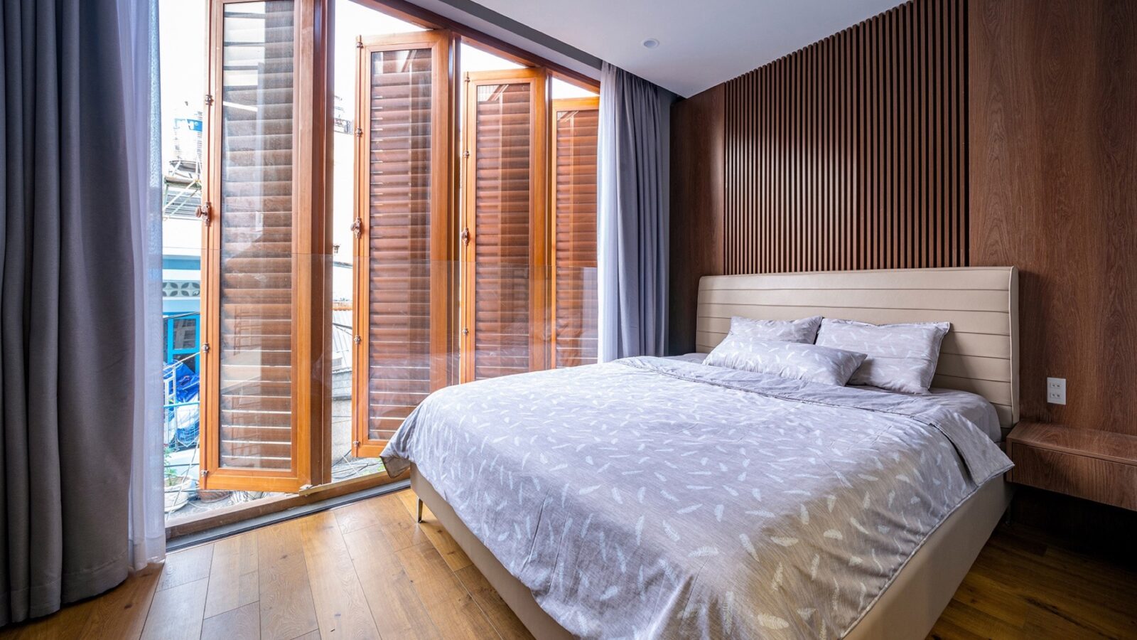 Thiết kế thi công nhà phố hiện đại 5 tầng Khánh House tại Bình Thạnh - phòng ngủ master